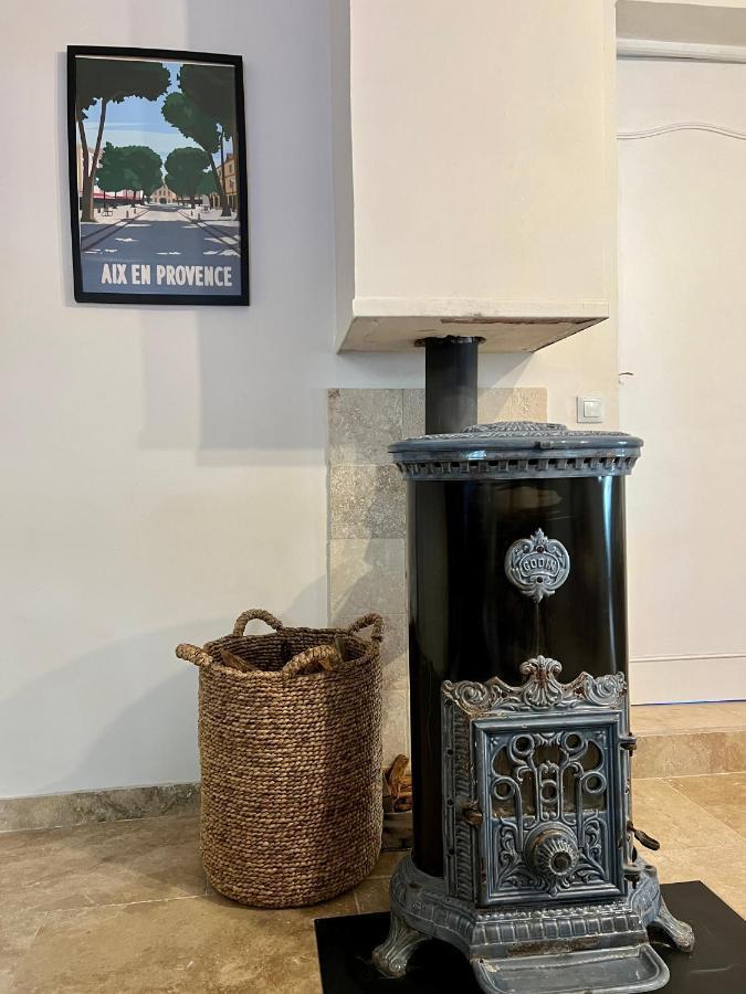 Maison Provencale Au Calme De La Campagne Avec Jacuzzi Αιξ-αν-Προβάνς Εξωτερικό φωτογραφία