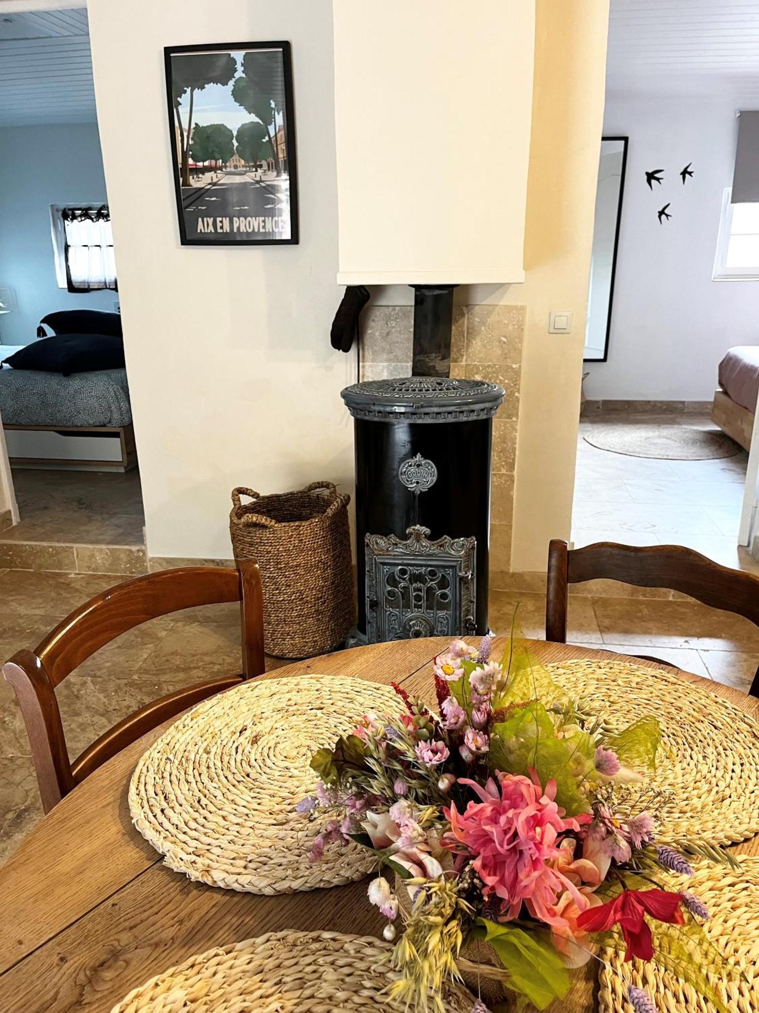 Maison Provencale Au Calme De La Campagne Avec Jacuzzi Αιξ-αν-Προβάνς Εξωτερικό φωτογραφία